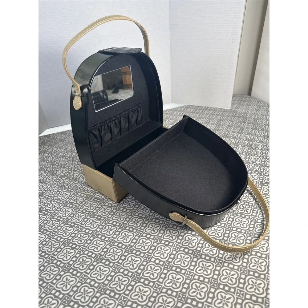 Vintage Beauty Makeup/Jewelry Hard Body Travel Case With Mirror. Snap Close.